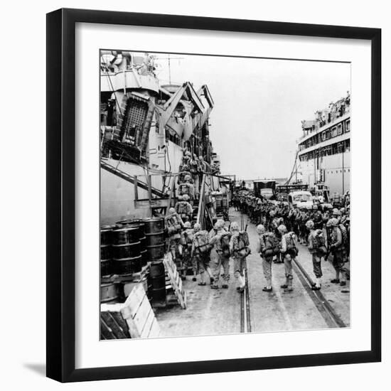 Korean War Marines USS Henrico-Associated Press-Framed Photographic Print