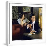 KYLE MacLACHLAN; SHERILYN FENN. "Twin Peaks" [1990], directed by DAVID LYNCH.-null-Framed Photographic Print