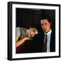 KYLE MacLACHLAN; SHERILYN FENN. "Twin Peaks" [1990], directed by DAVID LYNCH.-null-Framed Photographic Print