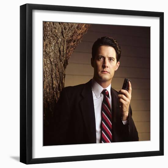 KYLE MacLACHLAN. "Twin Peaks" [1990], directed by DAVID LYNCH.-null-Framed Photographic Print