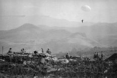 American Marines Advancing up Outer Wall of Citadel-Kyoichi Sawada-Stretched Canvas