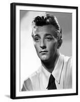 L'acteur americain Robert Mitchum (1917- 1997) vers, 1947 --- American actor Robert Mitchum (1917- -null-Framed Photo