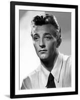 L'acteur americain Robert Mitchum (1917- 1997) vers, 1947 --- American actor Robert Mitchum (1917- -null-Framed Photo