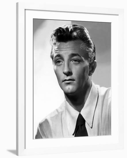 L'acteur americain Robert Mitchum (1917- 1997) vers, 1947 --- American actor Robert Mitchum (1917- -null-Framed Photo