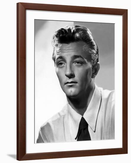 L'acteur americain Robert Mitchum (1917- 1997) vers, 1947 --- American actor Robert Mitchum (1917- -null-Framed Photo