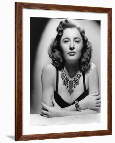 L'actrice americaine Barbara Stanwyck (1907- 1990) en, 1942 (b/w photo)-null-Framed Photo