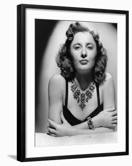 L'actrice americaine Barbara Stanwyck (1907- 1990) en, 1942 (b/w photo)-null-Framed Photo