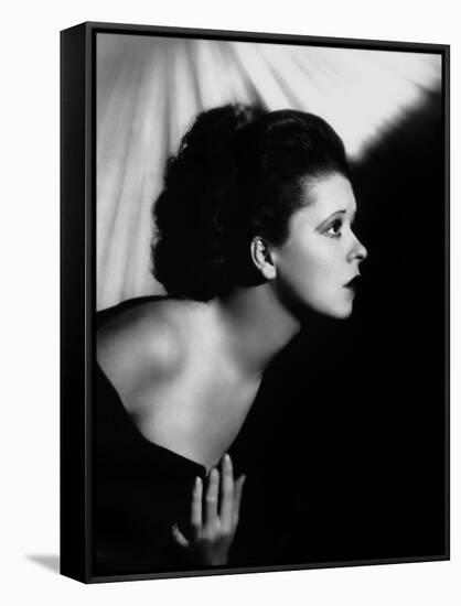 L'actrice americaine Clara Bow (1905- 1965) (b/w photo)-null-Framed Stretched Canvas