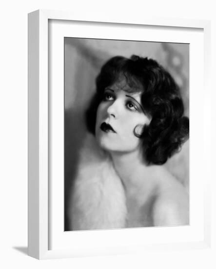 L'actrice americaine Clara Bow (1905- 1965) (b/w photo)-null-Framed Photo