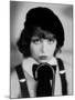 L'actrice americaine Clara Bow (1905- 1965) (b/w photo)-null-Mounted Photo