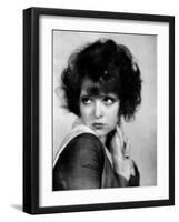 L'actrice americaine Clara Bow (1905- 1965) (b/w photo)-null-Framed Photo