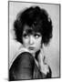 L'actrice americaine Clara Bow (1905- 1965) (b/w photo)-null-Mounted Photo