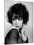 L'actrice americaine Clara Bow (1905- 1965) (b/w photo)-null-Mounted Photo