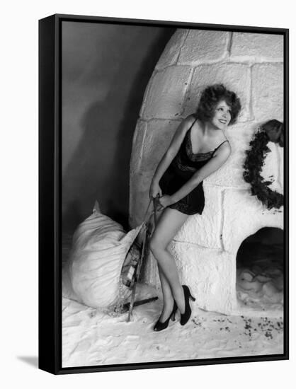 L'actrice americaine Clara Bow (1905- 1965) (b/w photo)-null-Framed Stretched Canvas