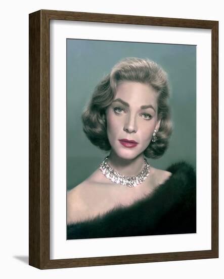 L'actrice americaine Lauren Bacall, c. 1957 --- American actress Lauren Bacall, c. 1957 (photo)-null-Framed Photo