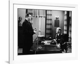 L'affaire Ciceron FIVE FINGERS by JosephMankiewicz with James Mason, 1952 (b/w photo)-null-Framed Photo