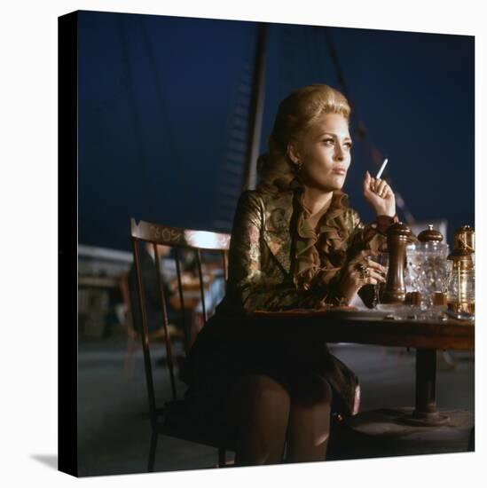 L'Affaire Thomas Crown THE THOMAS CROWN AFFAIR by NormanJewison with Faye Dunaway, 1968 (photo)-null-Stretched Canvas