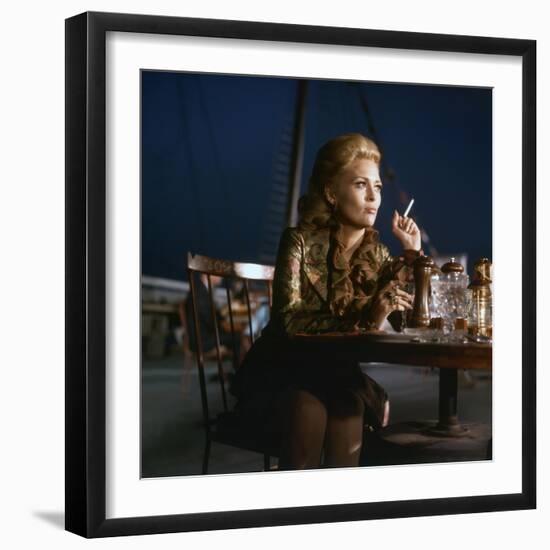 L'Affaire Thomas Crown THE THOMAS CROWN AFFAIR by NormanJewison with Faye Dunaway, 1968 (photo)-null-Framed Photo