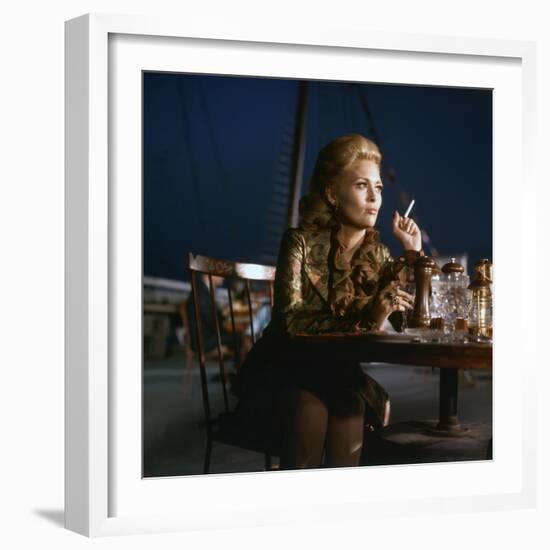 L'Affaire Thomas Crown THE THOMAS CROWN AFFAIR by NormanJewison with Faye Dunaway, 1968 (photo)-null-Framed Photo