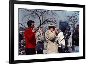 L'ARMEE DES OMBRES, 1969 directed by JEAN-PIERRE MELVILLE On the set, Jean-Pierre Melville (photo)-null-Framed Photo