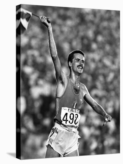 L'Athlete Italien Alberto Cova Vainqueur Du 10 000 M Aux Jeux Olympiques D'Ete De 1984-null-Stretched Canvas