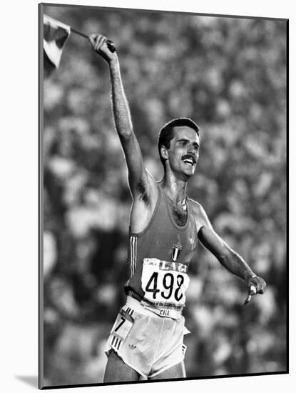 L'Athlete Italien Alberto Cova Vainqueur Du 10 000 M Aux Jeux Olympiques D'Ete De 1984-null-Mounted Photo