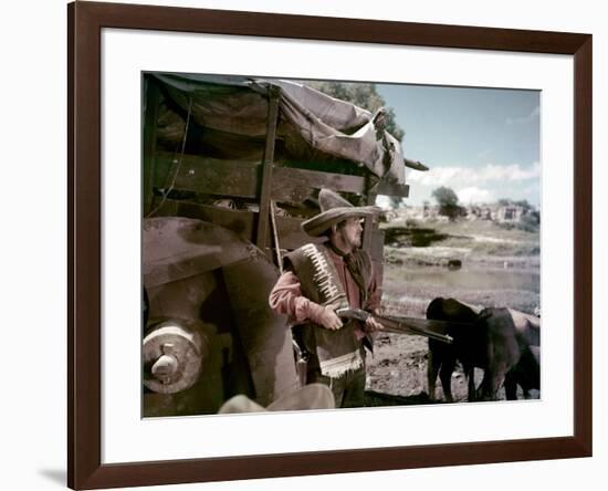 L'aventurier du Rio Grande THE WONDERFUL COUNTRY by Robert Parrish with Robert Mitchum, 1959 (photo-null-Framed Photo