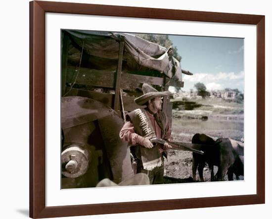 L'aventurier du Rio Grande THE WONDERFUL COUNTRY by Robert Parrish with Robert Mitchum, 1959 (photo-null-Framed Photo