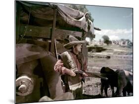 L'aventurier du Rio Grande THE WONDERFUL COUNTRY by Robert Parrish with Robert Mitchum, 1959 (photo-null-Mounted Photo