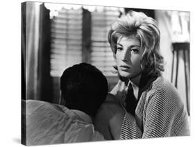 L'AVVENTURA, 1960 directed by MICHELANGELO ANTONIONI Gabriele Ferzetti / Monica Vitti (b/w photo)-null-Stretched Canvas