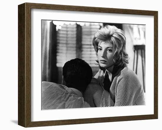 L'AVVENTURA, 1960 directed by MICHELANGELO ANTONIONI Gabriele Ferzetti / Monica Vitti (b/w photo)-null-Framed Photo