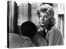 L'AVVENTURA, 1960 directed by MICHELANGELO ANTONIONI Gabriele Ferzetti / Monica Vitti (b/w photo)-null-Stretched Canvas