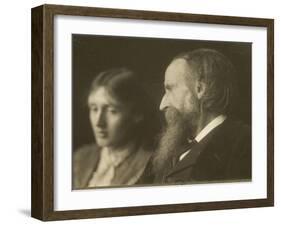 L'écrivain Virginia Woolf (1882-1941) et son père Leslie Stephen (1832-1904)-George Charles Beresford-Framed Giclee Print