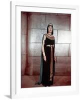L'egyptien (THE EGYPTIAN) by Michael Curtiz with Gene Tierney, 1954 (photo)-null-Framed Photo