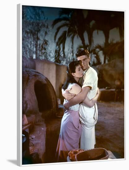 L'egyptien (THE EGYPTIAN) by Michael Curtiz with Jean Simmons and Edmund Purdom, 1954 (photo)-null-Framed Photo