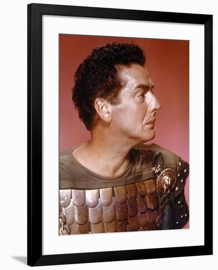 L'egyptien (THE EGYPTIAN) by Michael Curtiz with Victor Mature, 1954 (photo)-null-Framed Photo