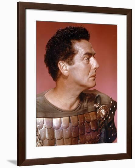 L'egyptien (THE EGYPTIAN) by Michael Curtiz with Victor Mature, 1954 (photo)-null-Framed Photo