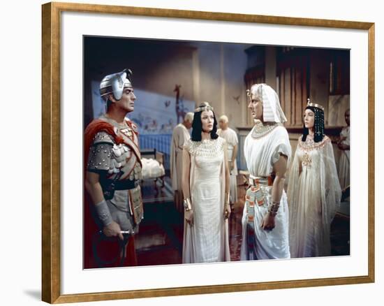 L'egyptien (THE EGYPTIAN) by Michael Curtiz with Victor Mature, Gene Tierney and Michael Wilding, 1-null-Framed Photo