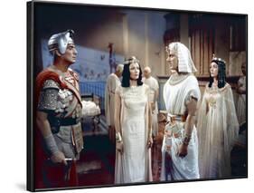 L'egyptien (THE EGYPTIAN) by Michael Curtiz with Victor Mature, Gene Tierney and Michael Wilding, 1-null-Framed Photo