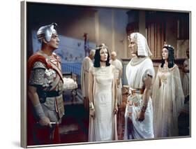 L'egyptien (THE EGYPTIAN) by Michael Curtiz with Victor Mature, Gene Tierney and Michael Wilding, 1-null-Framed Photo