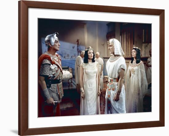 L'egyptien (THE EGYPTIAN) by Michael Curtiz with Victor Mature, Gene Tierney and Michael Wilding, 1-null-Framed Photo