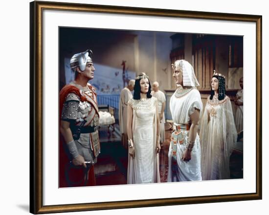 L'egyptien (THE EGYPTIAN) by Michael Curtiz with Victor Mature, Gene Tierney and Michael Wilding, 1-null-Framed Photo