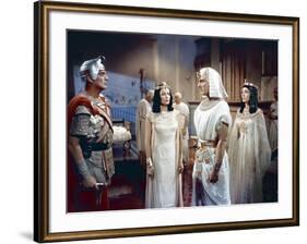 L'egyptien (THE EGYPTIAN) by Michael Curtiz with Victor Mature, Gene Tierney and Michael Wilding, 1-null-Framed Photo