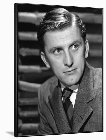 L'Emprise du crime (The Strange Love of Martha Ivers) by Lewis Milestone with Kirk Douglas, 1946 (b-null-Framed Photo