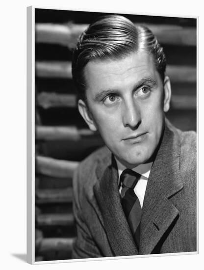 L'Emprise du crime (The Strange Love of Martha Ivers) by Lewis Milestone with Kirk Douglas, 1946 (b-null-Framed Photo