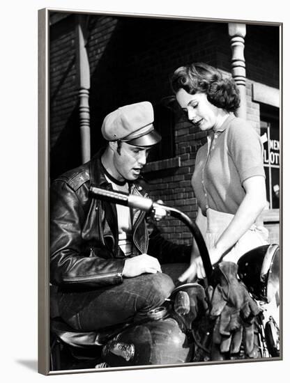 L'Equipee Sauvage THE WILD ONE by Laszlo Benedek with Marlon Brando and Mary Murphy, 1953 (b/w phot-null-Framed Photo