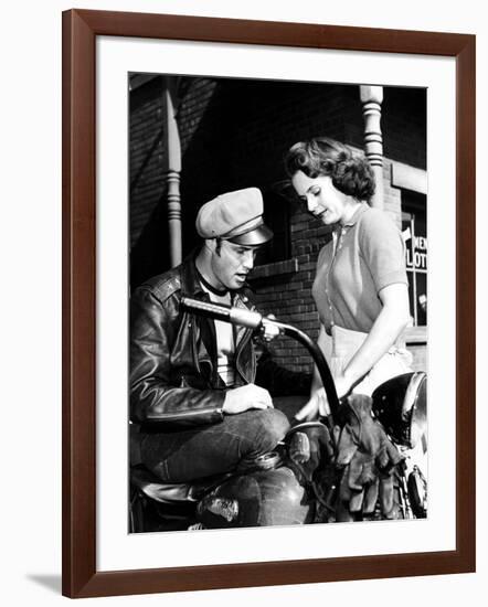 L'Equipee Sauvage THE WILD ONE by Laszlo Benedek with Marlon Brando and Mary Murphy, 1953 (b/w phot-null-Framed Photo