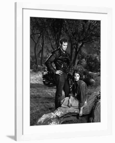 L'Equipee Sauvage THE WILD ONE by Laszlo Benedek with Marlon Brando and Mary Murphy, 1953 (b/w phot-null-Framed Photo