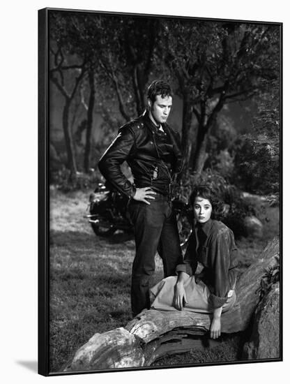 L'Equipee Sauvage THE WILD ONE by Laszlo Benedek with Marlon Brando and Mary Murphy, 1953 (b/w phot-null-Framed Photo