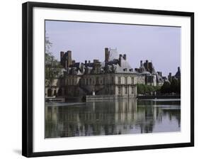 L'étang et les bâtiments de la cour de la Fontaine-null-Framed Giclee Print